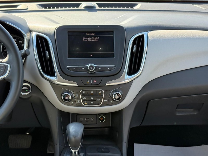 Chevrolet Equinox Vehicle Full-screen Gallery Image 14