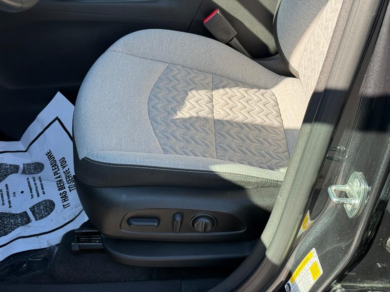 Chevrolet Equinox Vehicle Full-screen Gallery Image 18