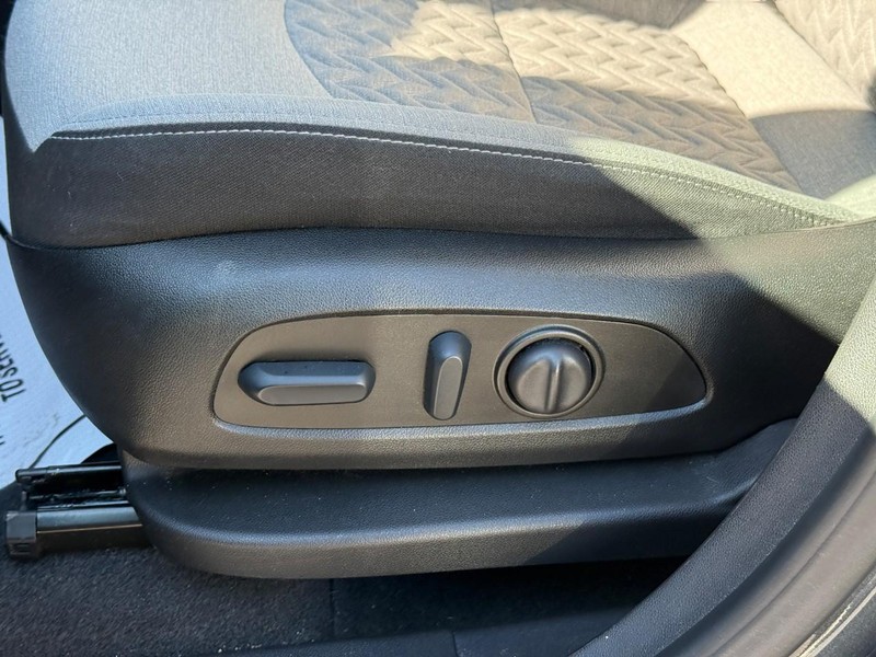 Chevrolet Equinox Vehicle Full-screen Gallery Image 19