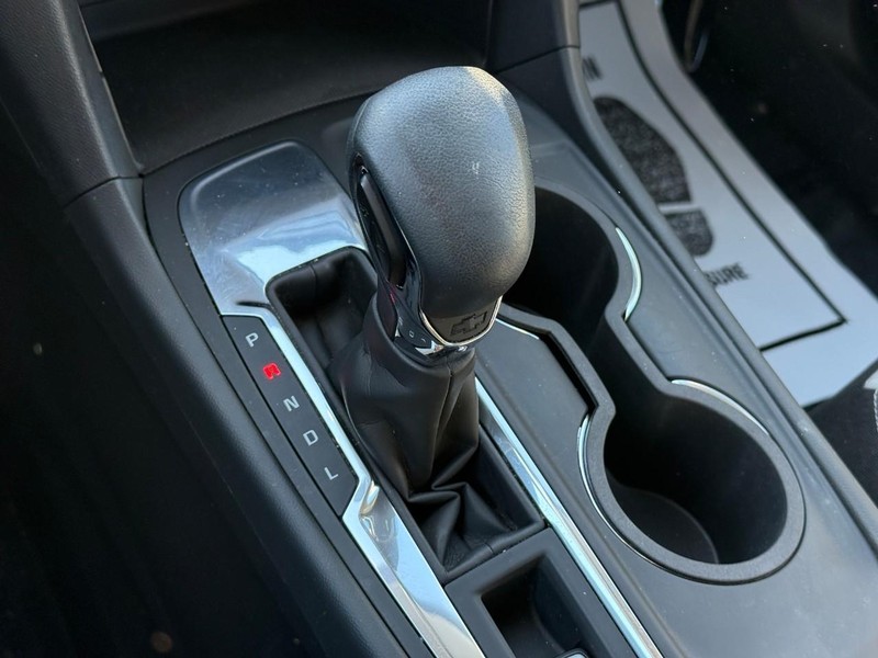 Chevrolet Equinox Vehicle Full-screen Gallery Image 24