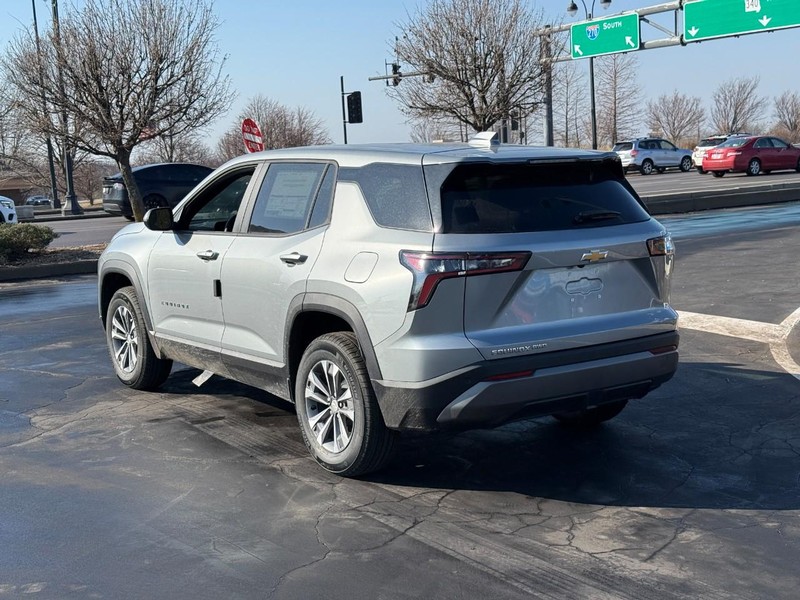 Chevrolet Equinox Vehicle Full-screen Gallery Image 3