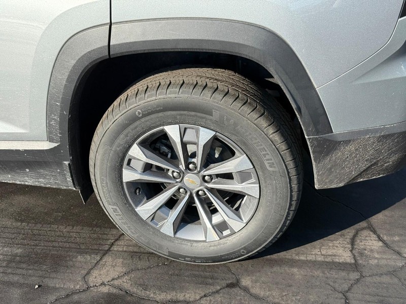 Chevrolet Equinox Vehicle Full-screen Gallery Image 4