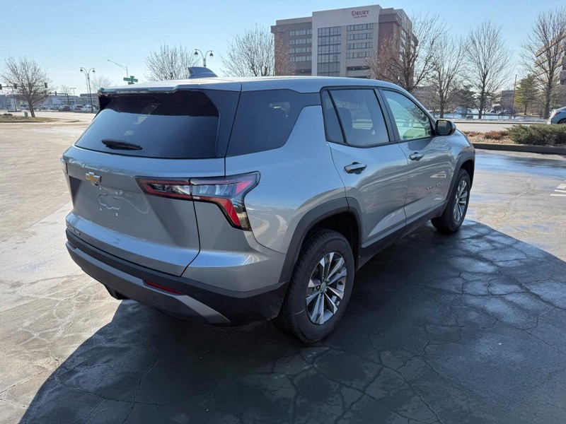 Chevrolet Equinox Vehicle Full-screen Gallery Image 8