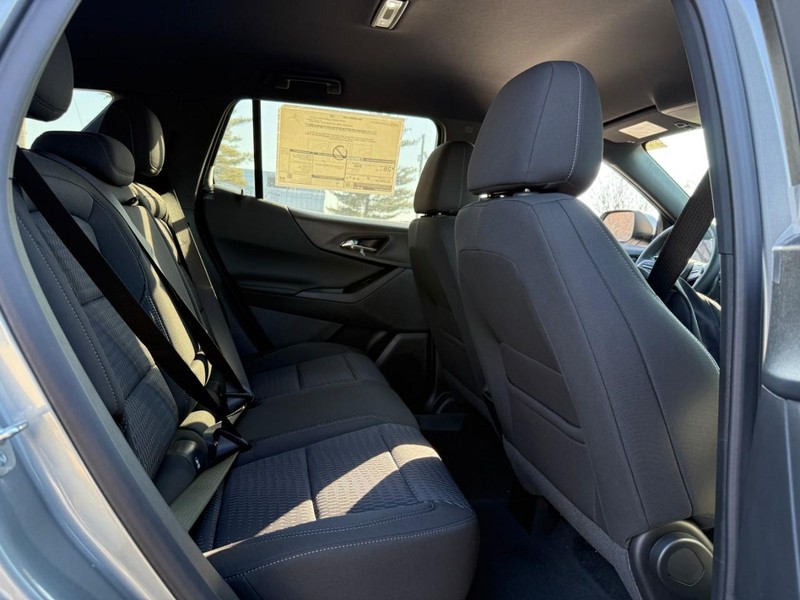 Chevrolet Equinox Vehicle Full-screen Gallery Image 11