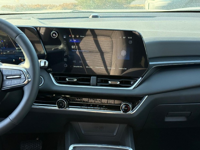 Chevrolet Equinox Vehicle Full-screen Gallery Image 14