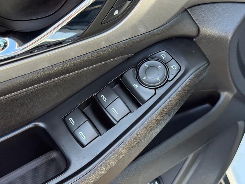 Chevrolet Traverse Vehicle Full-screen Gallery Image 18