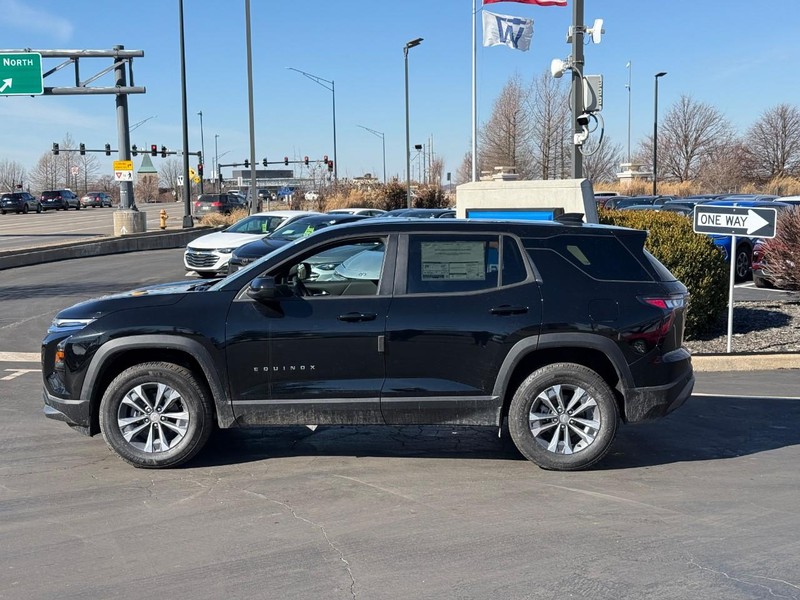 Chevrolet Equinox Vehicle Full-screen Gallery Image 2