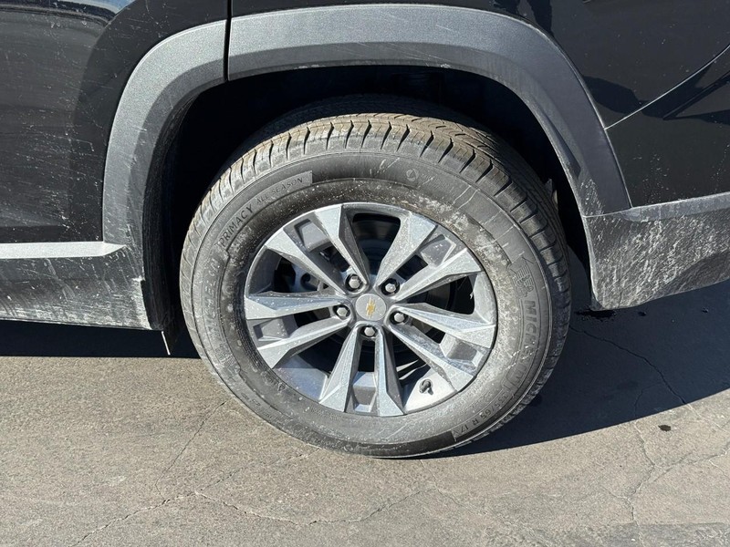 Chevrolet Equinox Vehicle Full-screen Gallery Image 4