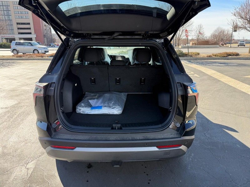 Chevrolet Equinox Vehicle Full-screen Gallery Image 6