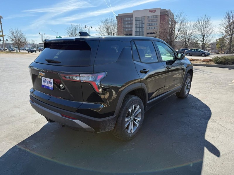 Chevrolet Equinox Vehicle Full-screen Gallery Image 8