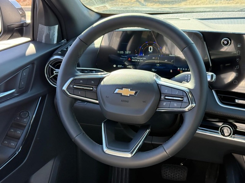 Chevrolet Equinox Vehicle Full-screen Gallery Image 13
