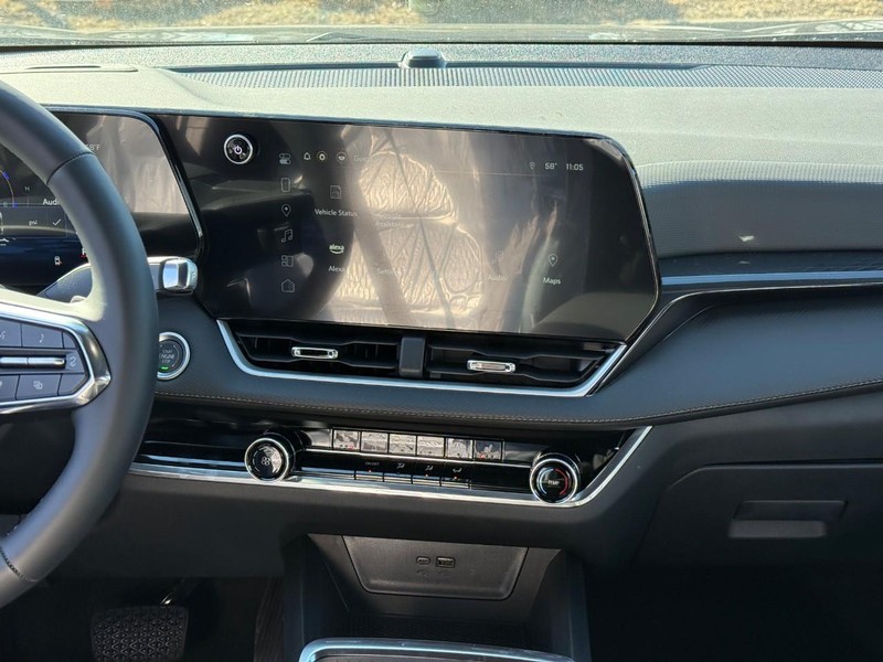 Chevrolet Equinox Vehicle Full-screen Gallery Image 14