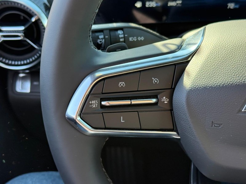 Chevrolet Equinox Vehicle Full-screen Gallery Image 17