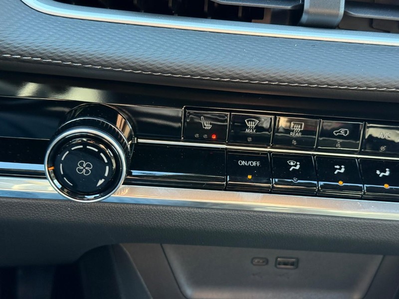 Chevrolet Equinox Vehicle Full-screen Gallery Image 20