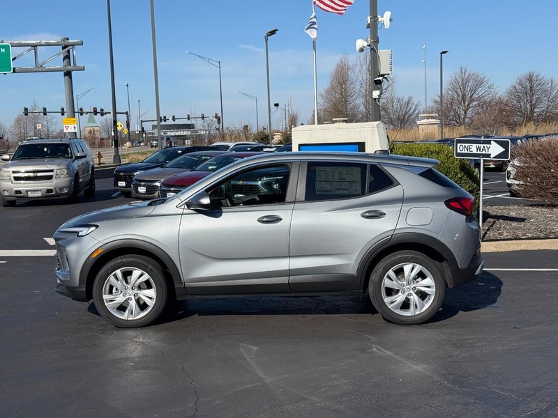 Buick Encore GX Vehicle Full-screen Gallery Image 02