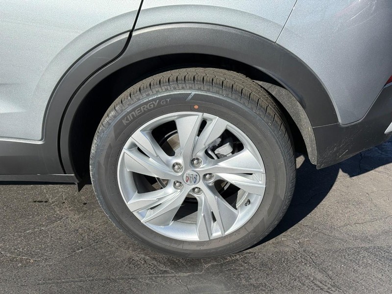 Buick Encore GX Vehicle Full-screen Gallery Image 04