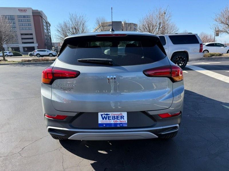 Buick Encore GX Vehicle Full-screen Gallery Image 06