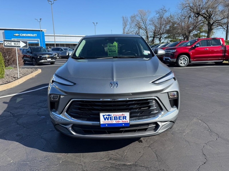 Buick Encore GX Vehicle Full-screen Gallery Image 09