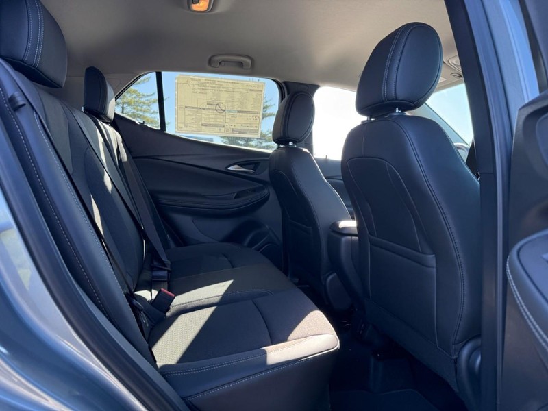 Buick Encore GX Vehicle Full-screen Gallery Image 10