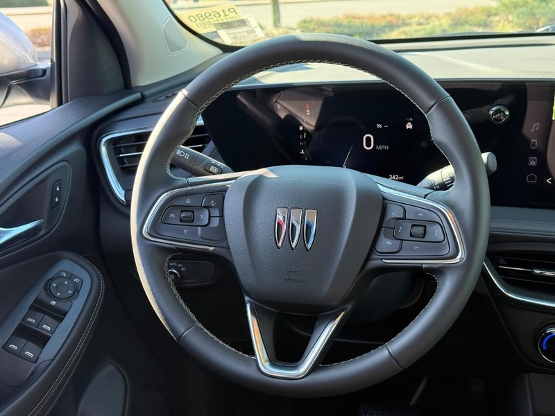 Buick Encore GX Vehicle Full-screen Gallery Image 12