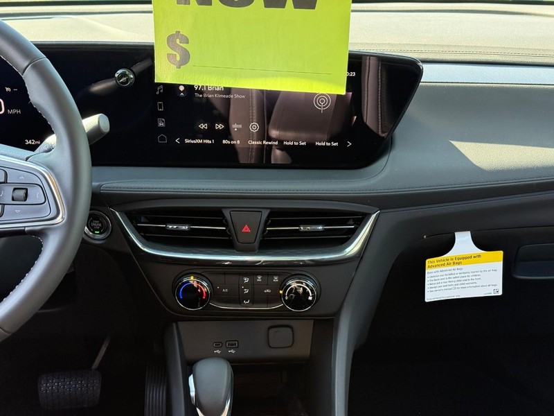 Buick Encore GX Vehicle Full-screen Gallery Image 13