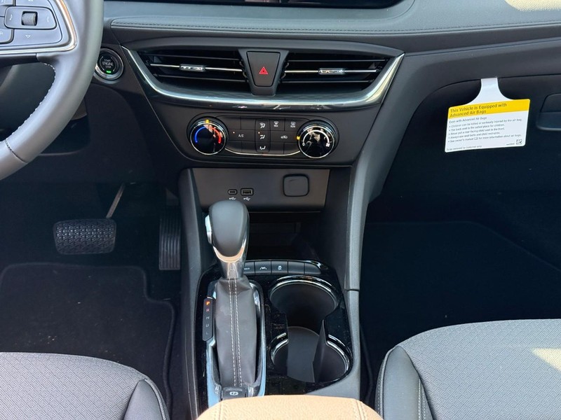 Buick Encore GX Vehicle Full-screen Gallery Image 14