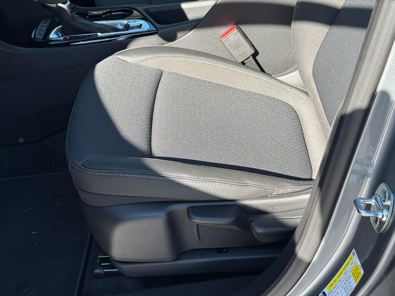 Buick Encore GX Vehicle Full-screen Gallery Image 16