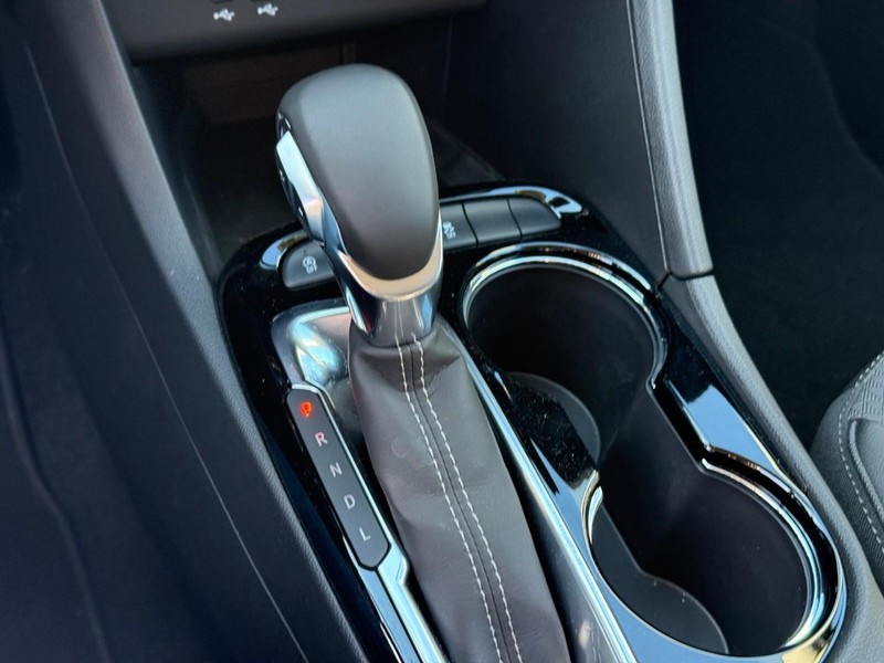 Buick Encore GX Vehicle Full-screen Gallery Image 20