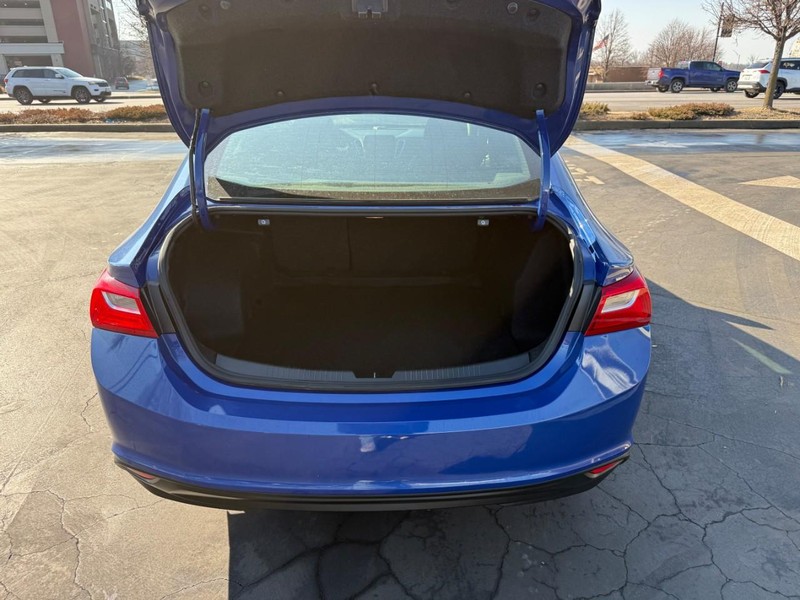 Chevrolet Malibu Vehicle Full-screen Gallery Image 5