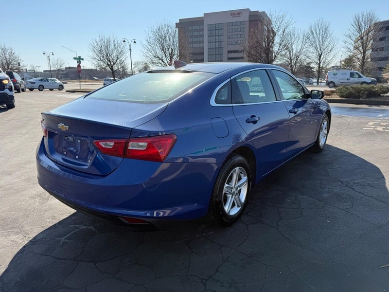 Chevrolet Malibu Vehicle Full-screen Gallery Image 7