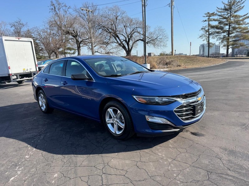 Chevrolet Malibu Vehicle Full-screen Gallery Image 8