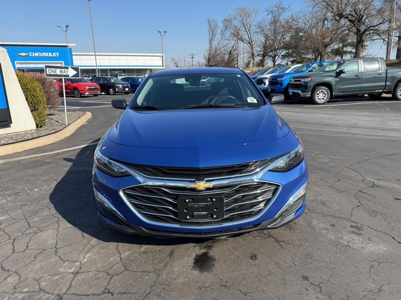 Chevrolet Malibu Vehicle Full-screen Gallery Image 9