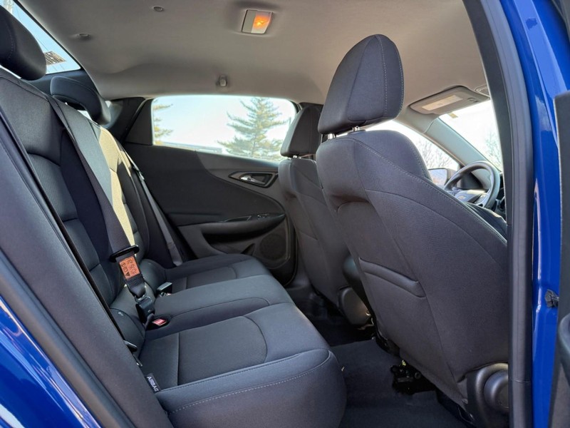 Chevrolet Malibu Vehicle Full-screen Gallery Image 10