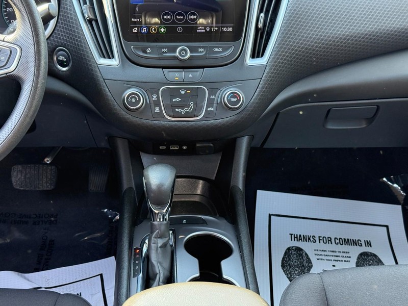 Chevrolet Malibu Vehicle Full-screen Gallery Image 14