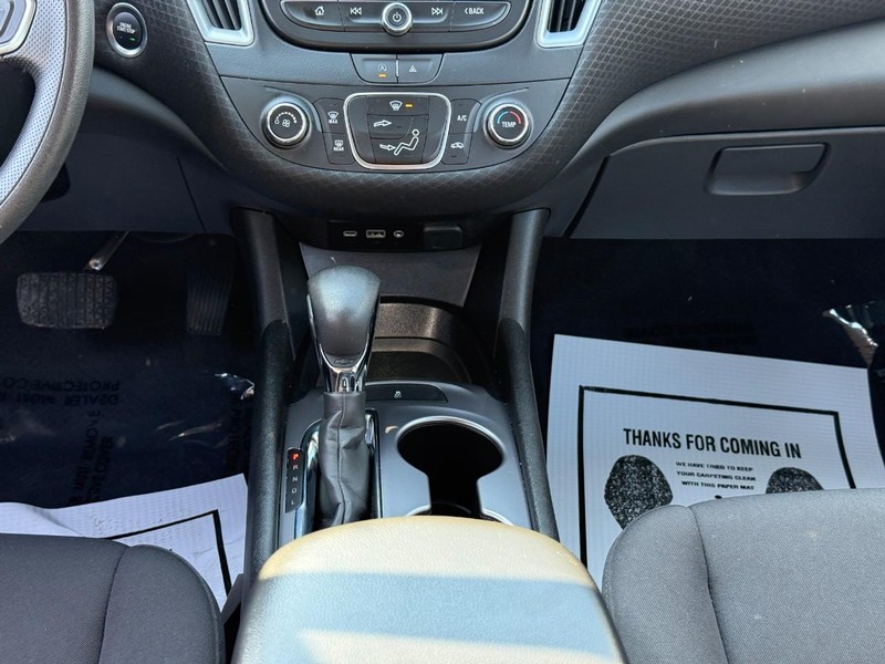 Chevrolet Malibu Vehicle Full-screen Gallery Image 15