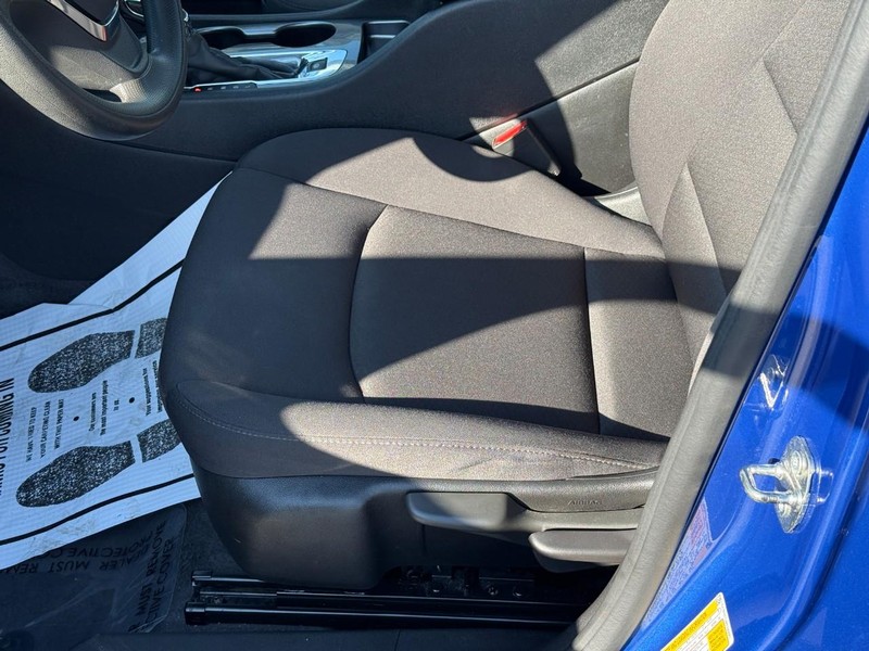 Chevrolet Malibu Vehicle Full-screen Gallery Image 18