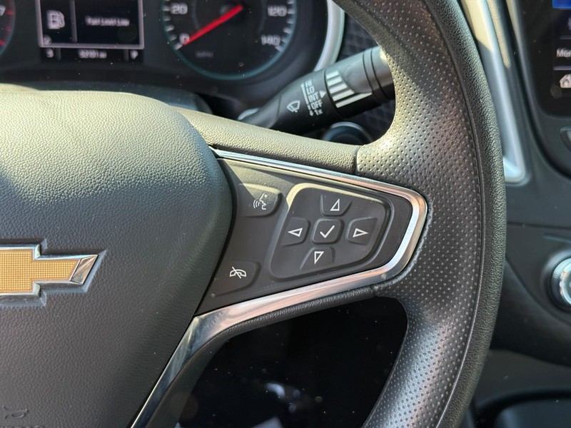 Chevrolet Malibu Vehicle Full-screen Gallery Image 21