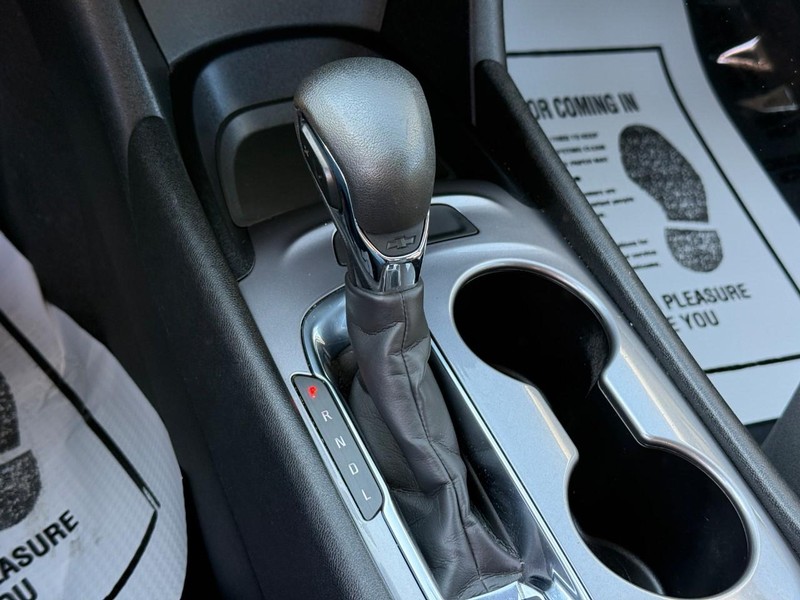 Chevrolet Malibu Vehicle Full-screen Gallery Image 24