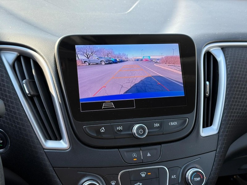 Chevrolet Malibu Vehicle Full-screen Gallery Image 25