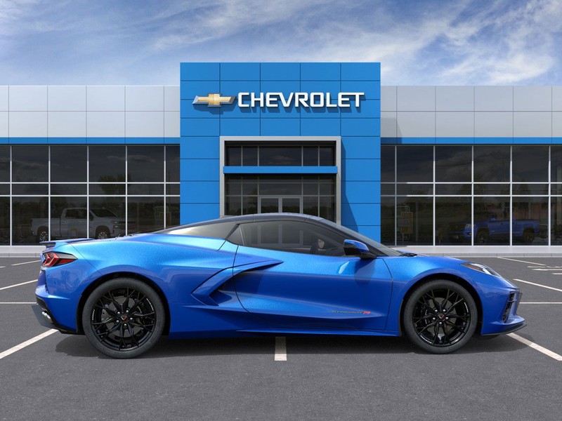 Chevrolet Corvette Vehicle Full-screen Gallery Image 5