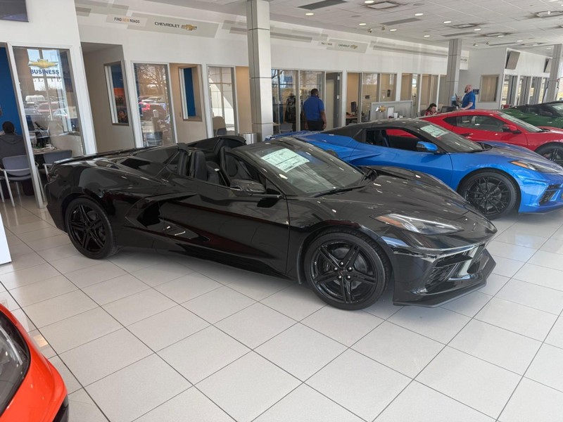 Chevrolet Corvette Vehicle Full-screen Gallery Image 2