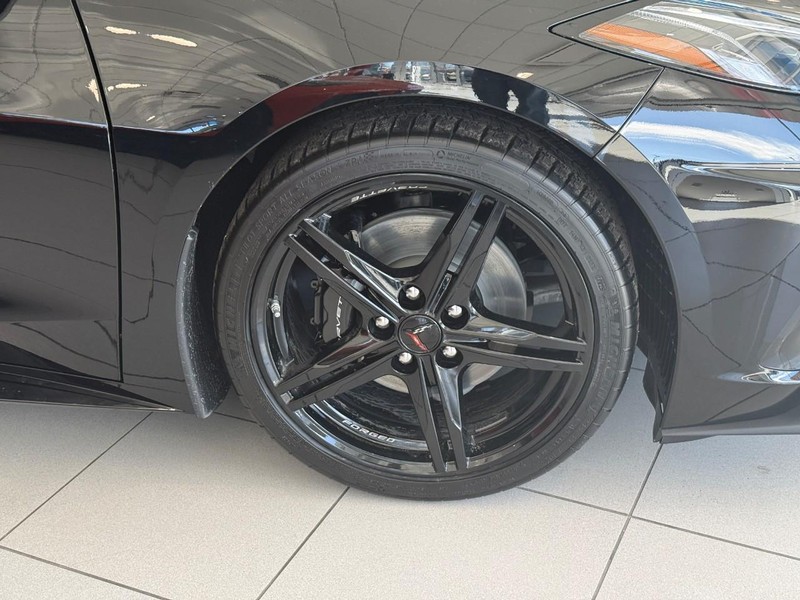 Chevrolet Corvette Vehicle Full-screen Gallery Image 4