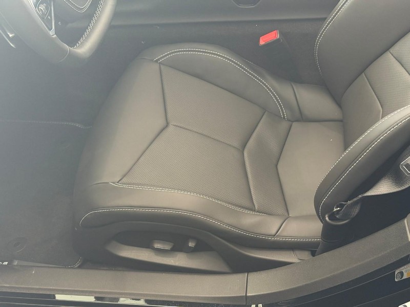 Chevrolet Corvette Vehicle Full-screen Gallery Image 6