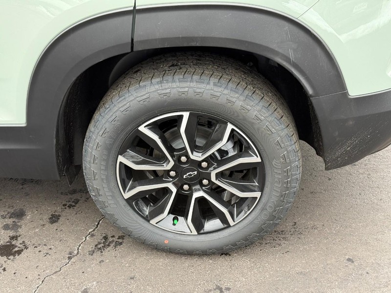 Chevrolet TrailBlazer Vehicle Full-screen Gallery Image 4