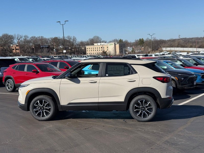 Chevrolet TrailBlazer Vehicle Full-screen Gallery Image 2