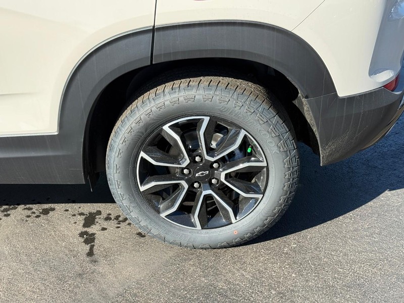 Chevrolet TrailBlazer Vehicle Full-screen Gallery Image 4