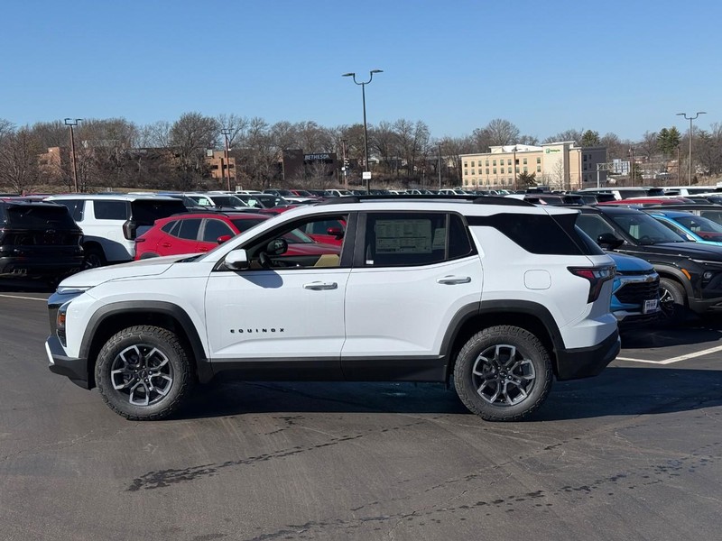 Chevrolet Equinox Vehicle Full-screen Gallery Image 2