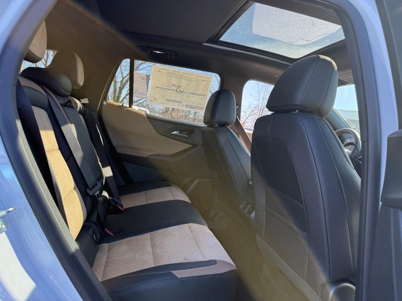 Chevrolet Equinox Vehicle Full-screen Gallery Image 6