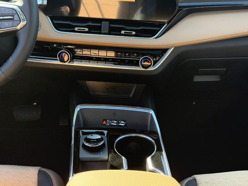 Chevrolet Equinox Vehicle Full-screen Gallery Image 10