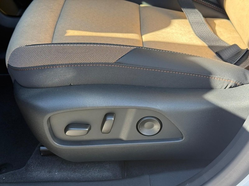 Chevrolet Equinox Vehicle Full-screen Gallery Image 14